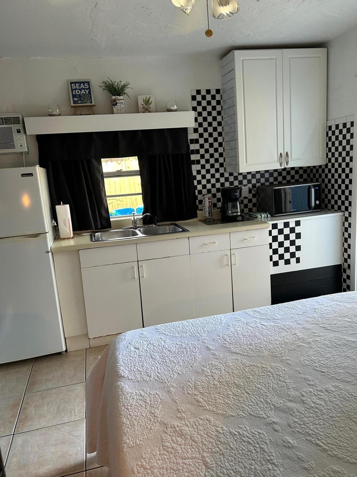 Mini Studio: 10 Min/Siesta Key/Private Entrance/ Sarasota Exteriör bild